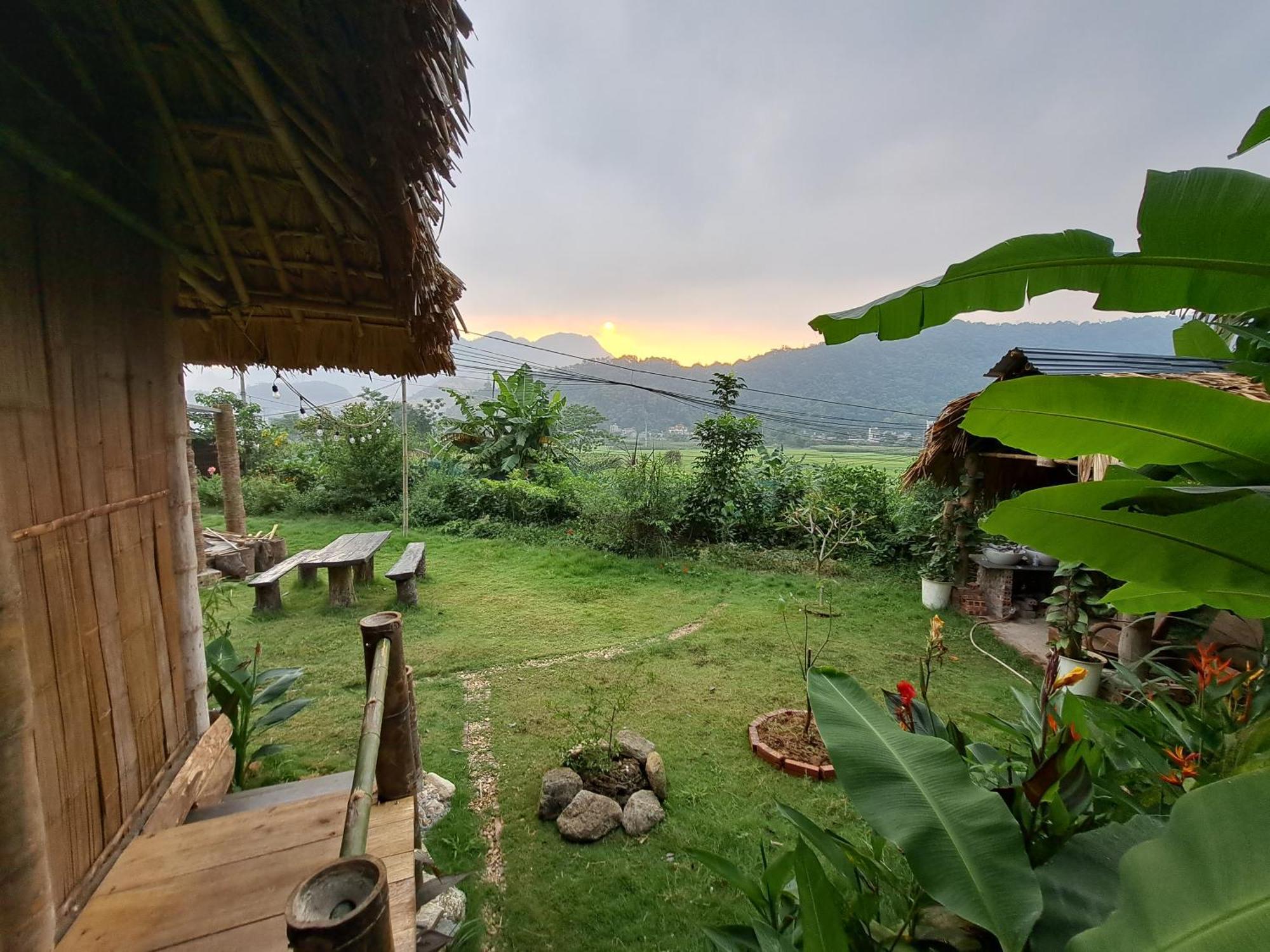 Homestay Field - Bungalow, Ha Giang Loop Tour, Motorbikes Rental Exterior photo